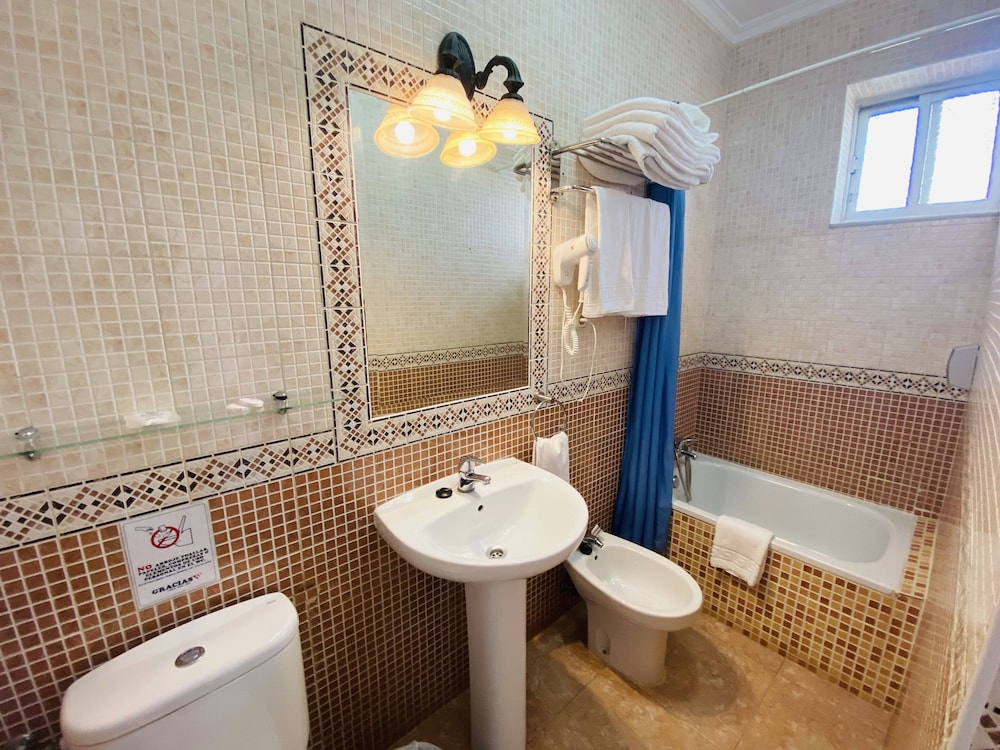 Family Apartment, 2 Bedrooms, Partial Ocean View (no elevator - 3 people) photo 3