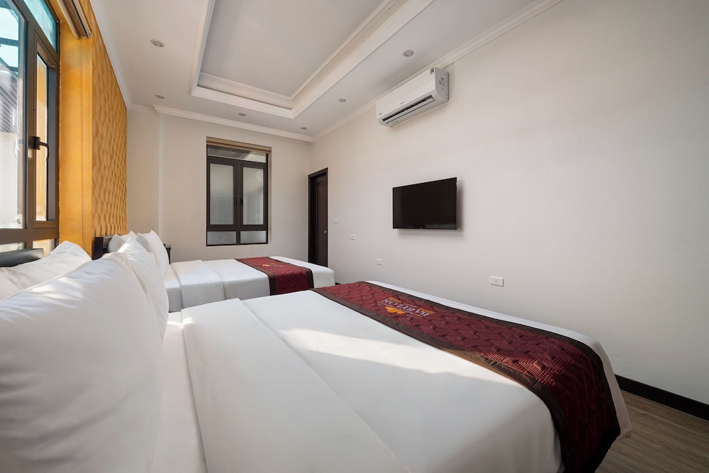 Deluxe Quadruple Room, Bathtub photo 2
