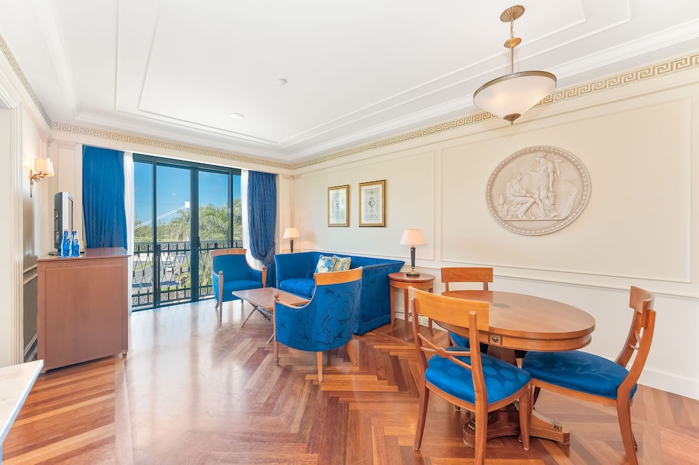 Deluxe Suite - Photo 2