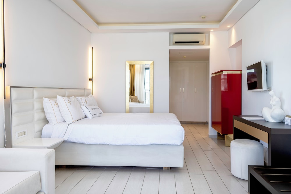 Superior Room, 1 King Bed photo 2