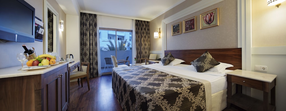 Standard Room Land View thumbnail 5
