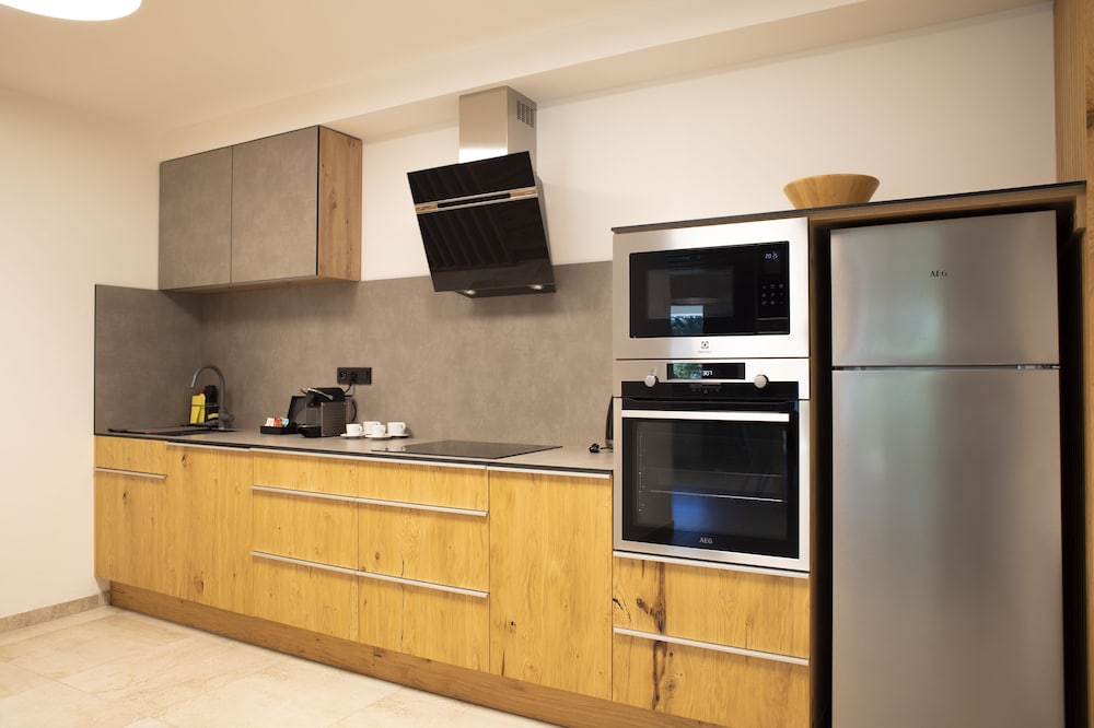 Standard House (C) photo 2