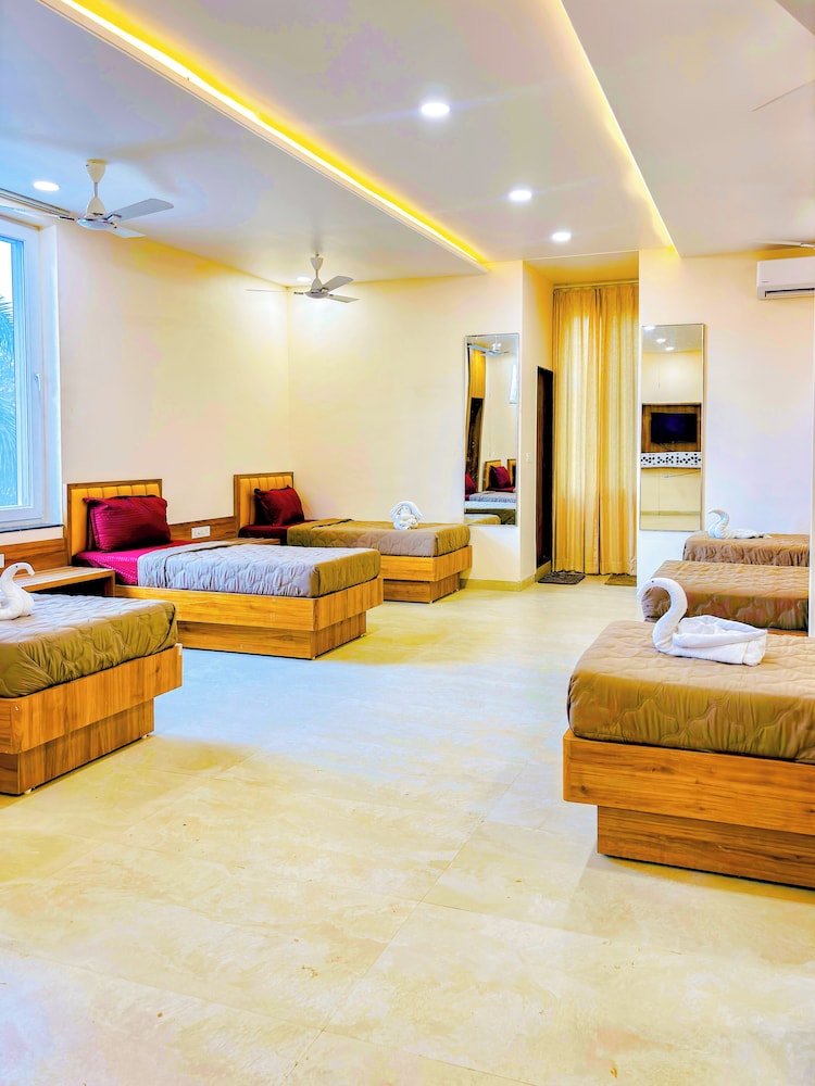 Grand Room, Balcony, Garden View