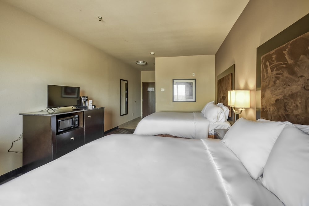 Suite, Multiple Beds (Living/Dining Area) - Photo 2
