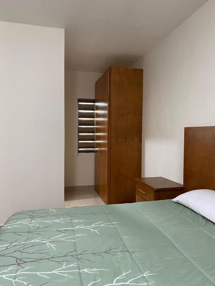 Business Suite, 1 Queen Bed, Non Smoking photo 3