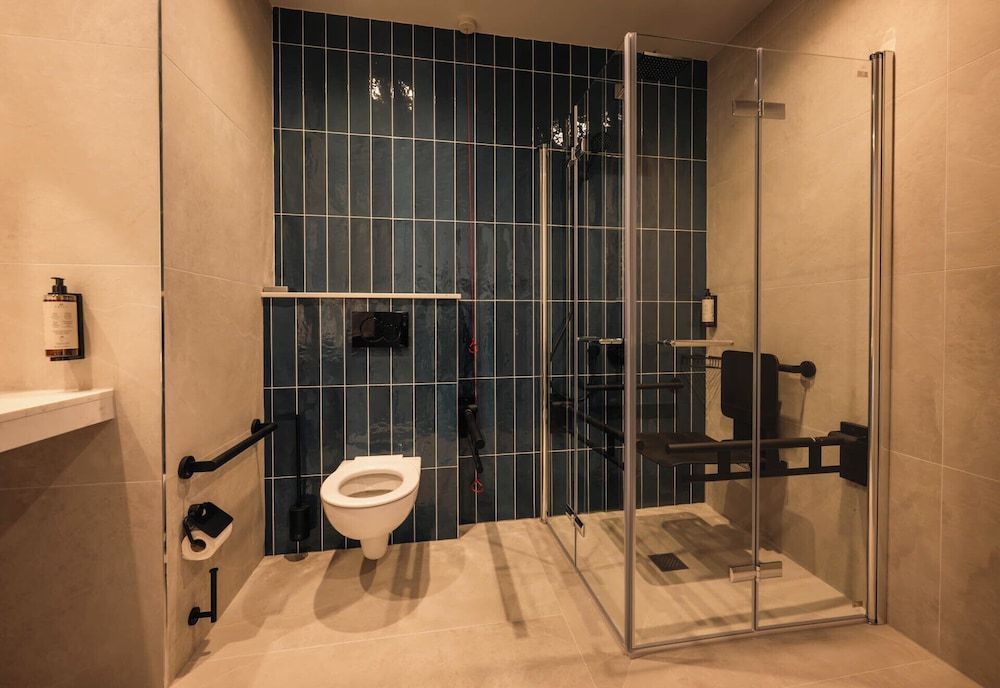 Superior Accessible Double Room - Photo 3