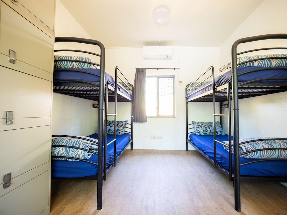 Bed in 5-Bed Mixed Dormitory with Shared Bathroom photo 2