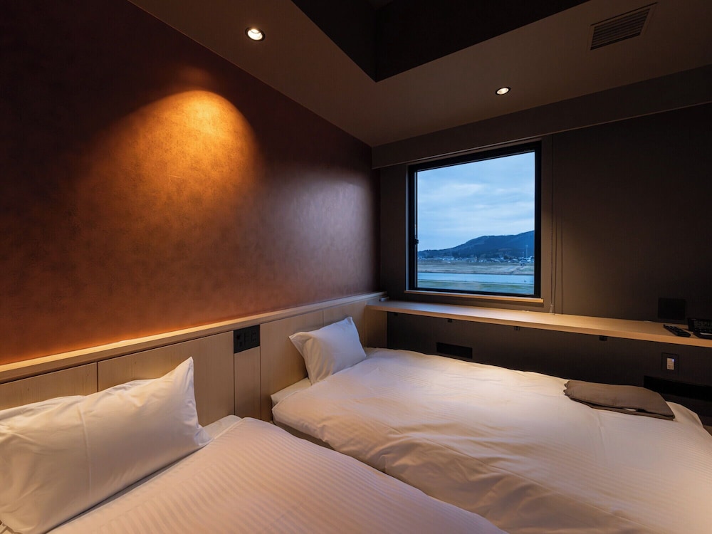 Comfort Twin Room, River View photo 2