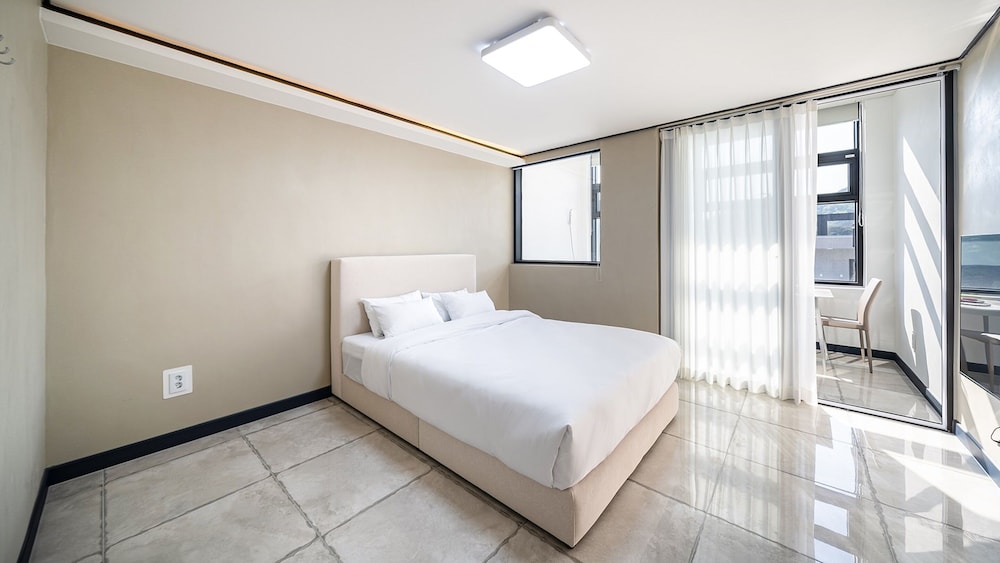Deluxe Studio, 1 Bedroom, Non Smoking, Mountain View photo 1