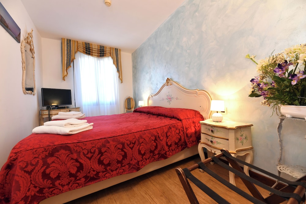 Economy Double or Twin Room, 1 Bedroom photo 1