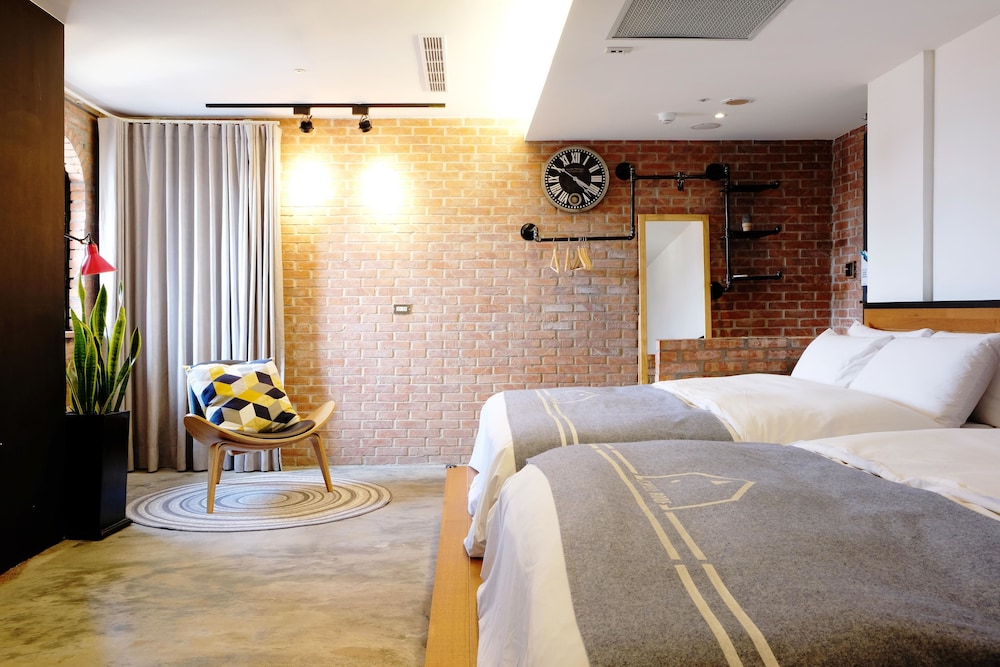 Grand Quadruple Room, 2 Double Beds photo 3