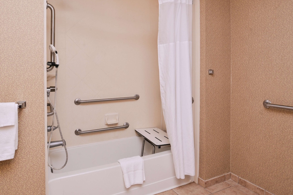 Room, 2 Queen Beds, Accessible, Non Smoking - Photo 6
