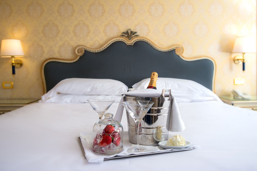 Deluxe Double Room, Canal View photo 2