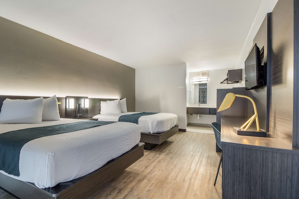 Deluxe Room, 2 Double Beds, Non Smoking, Refrigerator & Microwave photo 2