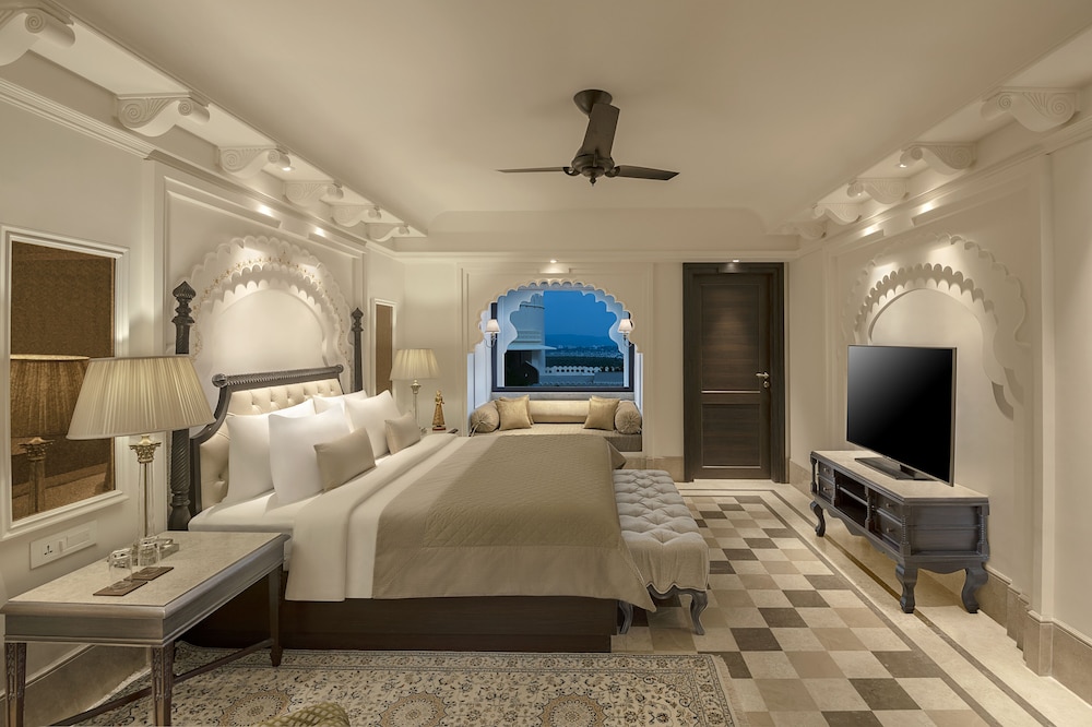 Presidential Suite thumbnail 6