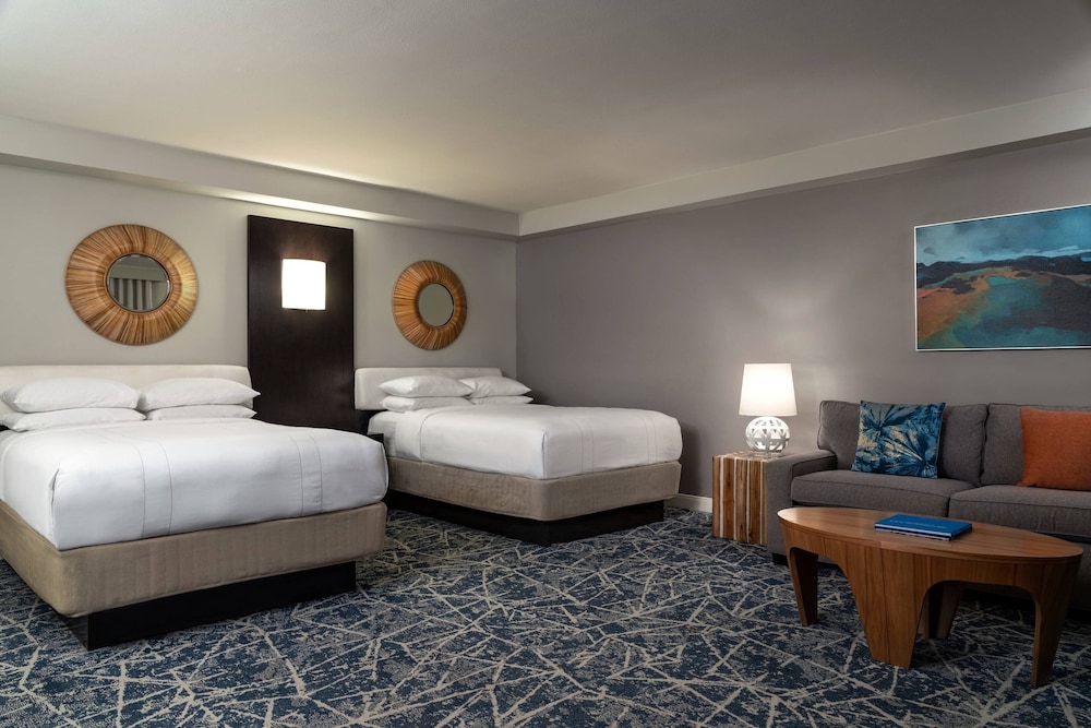 Room, 2 Queen Beds, Balcony, Oceanfront - Photo 2