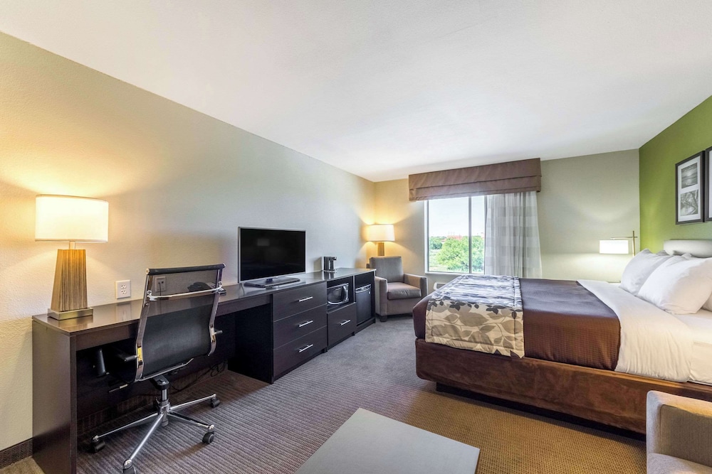 Standard Room, Multiple Beds, Non Smoking photo 2