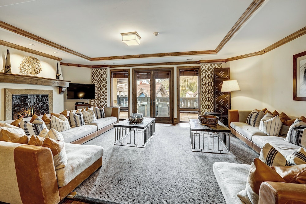 Room, 4 Bedrooms, Mountain View (Residence)