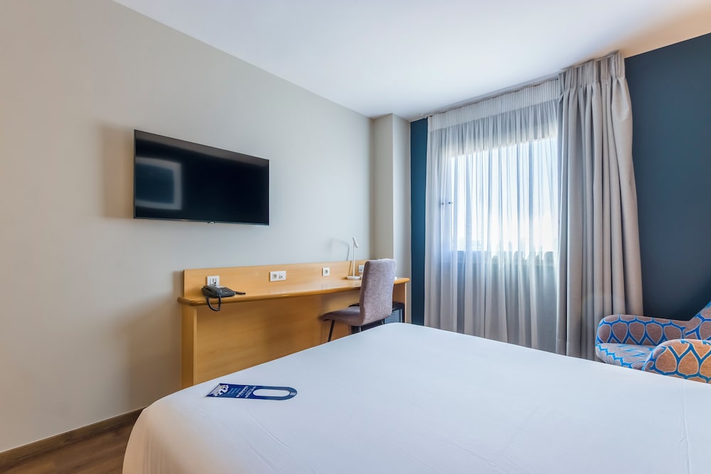 Room - Photo 4