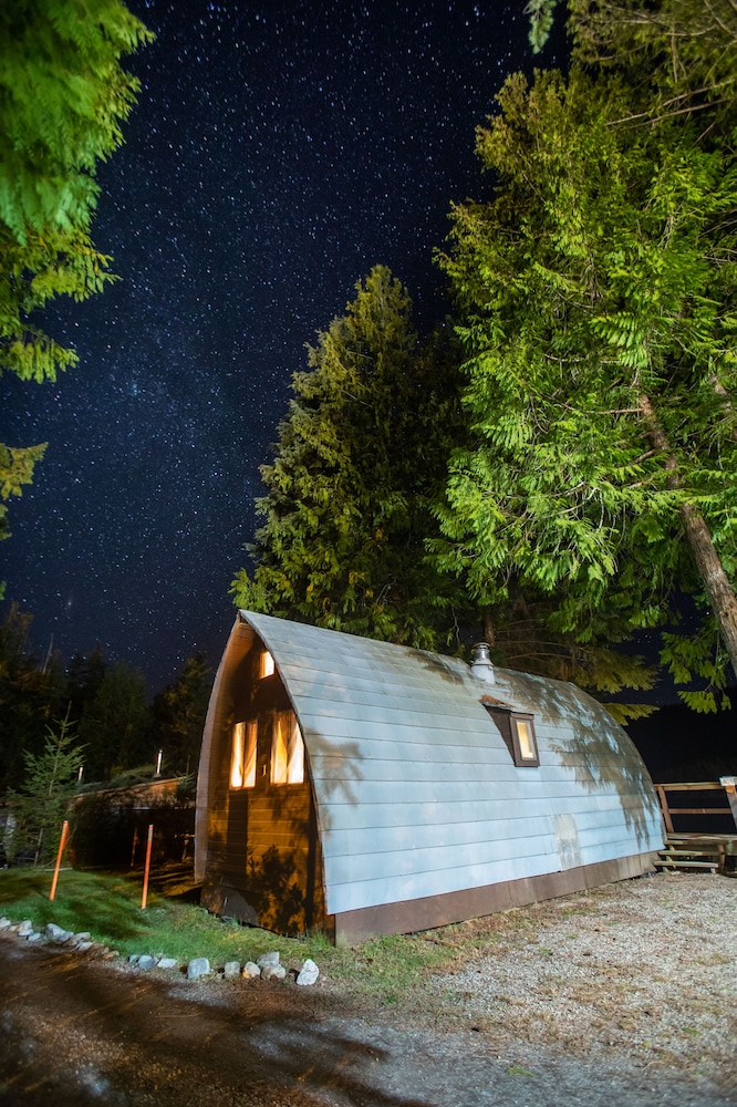 Small Vintage Cabin - Ocean View with Fireplace & Kitchenette photo 3