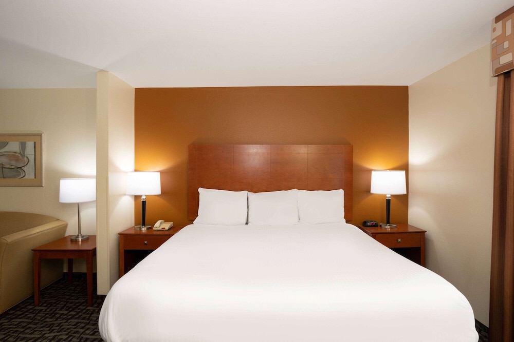 Studio Suite, 1 King Bed, Non Smoking - Photo 2