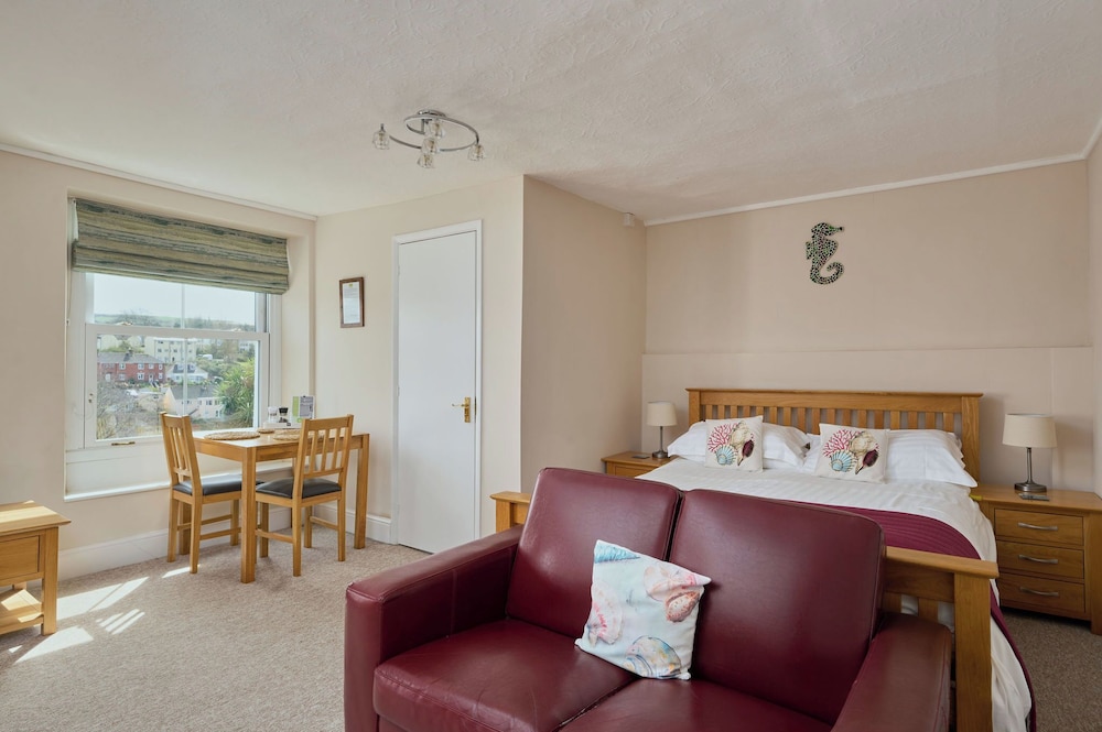 Premier Room, 1 King Bed, Ensuite photo 3