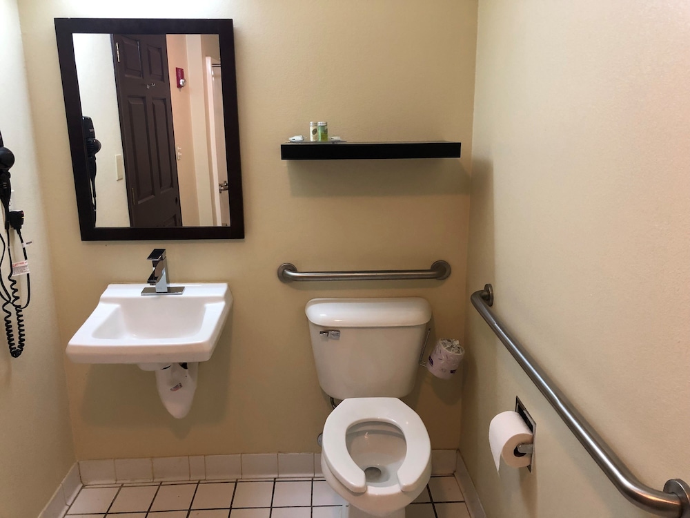 Room, 1 King Bed, Accessible Benched Tub, Non Smoking - Photo 3