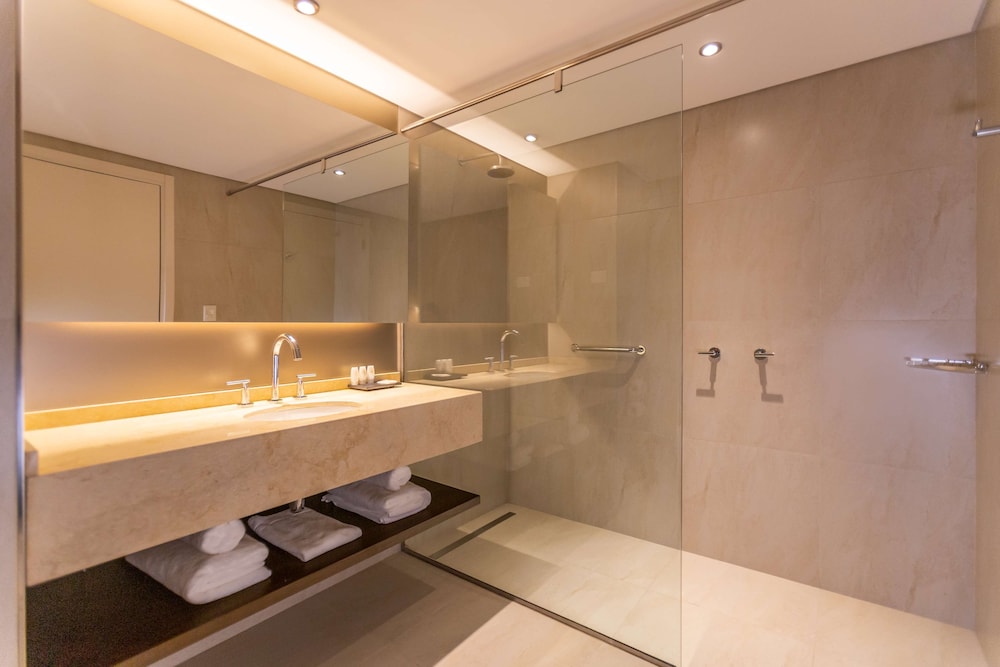 Executive Room, 2 Twin Beds, Bathtub, City View photo 3