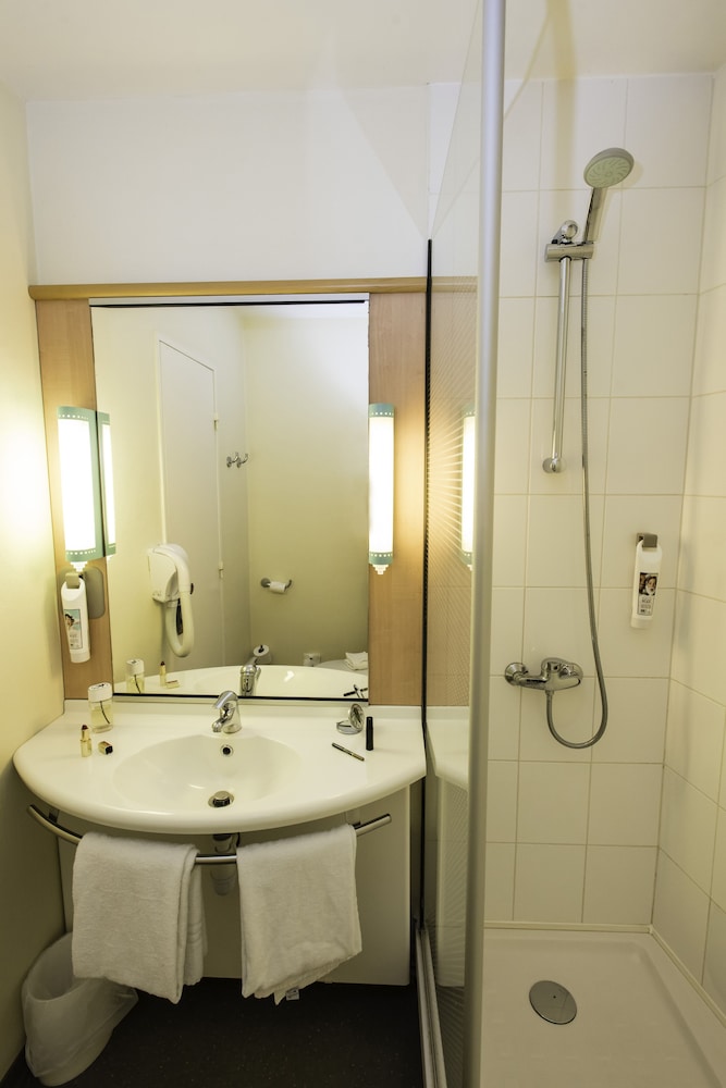 Standard Twin Room, 2 Twin Beds - Photo 5