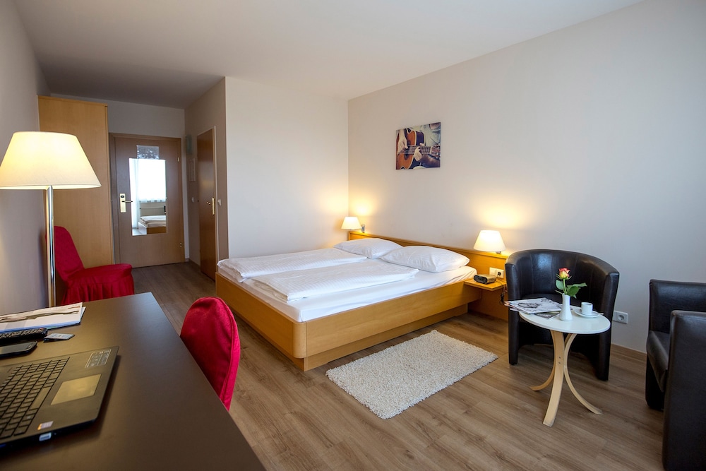 Double Room (Business+) - Photo 4
