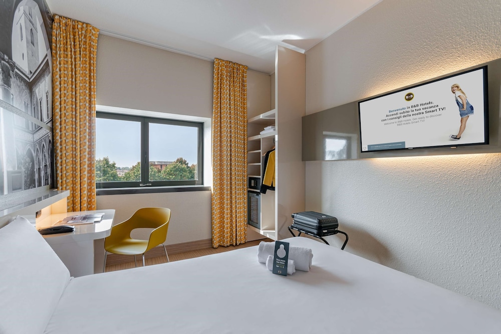 Standard Double Room, Non Smoking - Photo 9