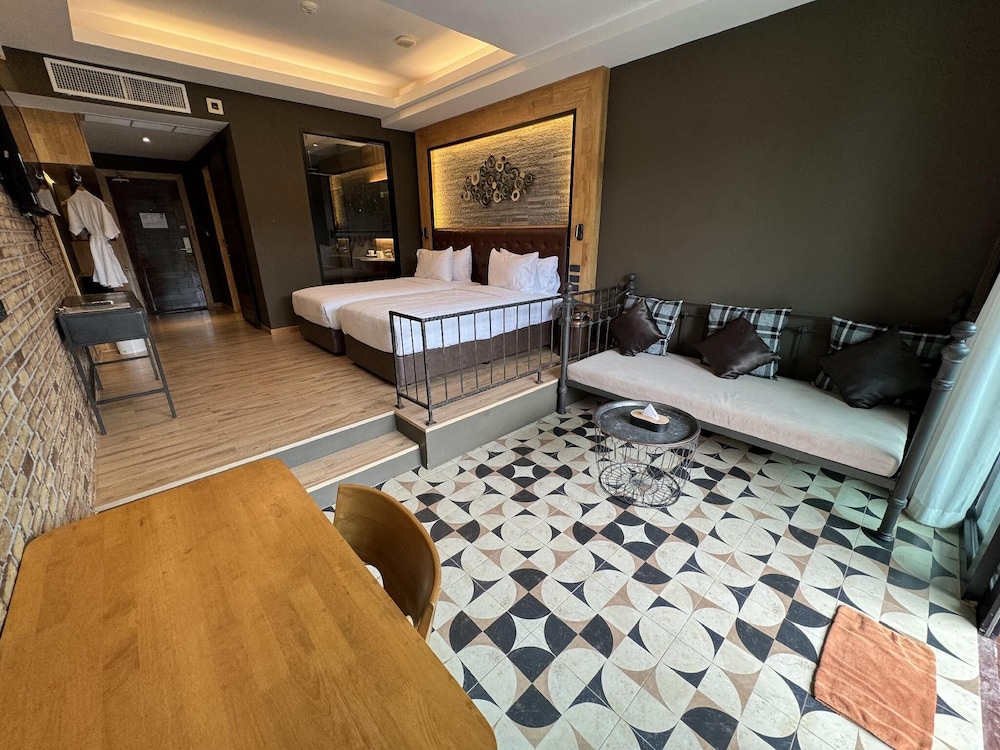 Habitación Deluxe, Balcón, con vista a la piscina.