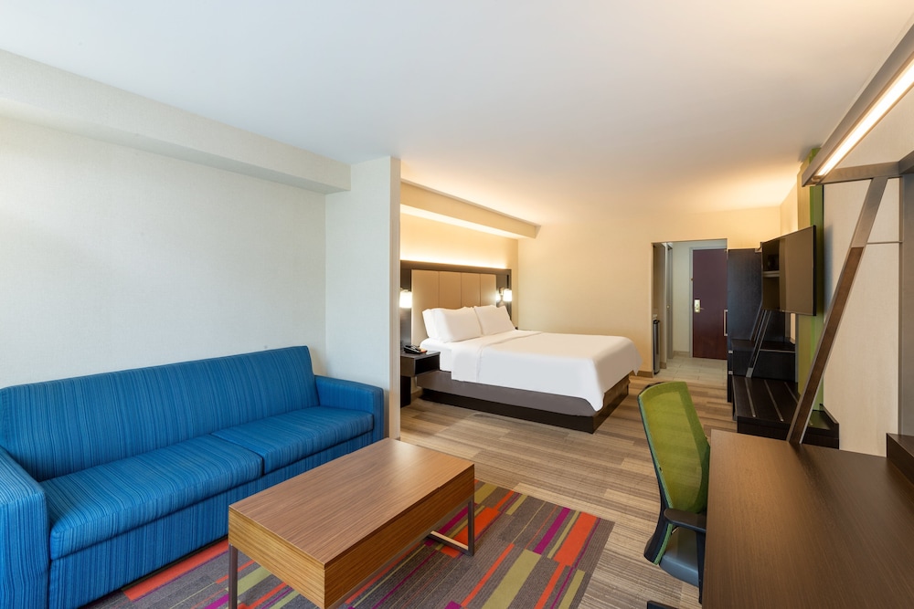 Suite, 1 King Bed - Photo 5