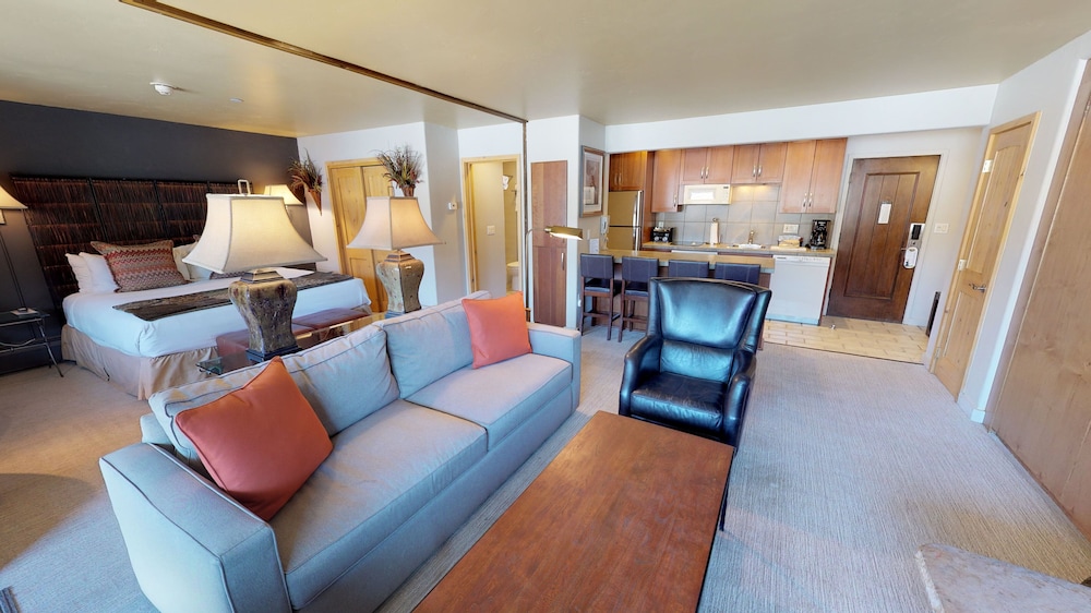 Studio (Platinum Condominium) - Photo 1