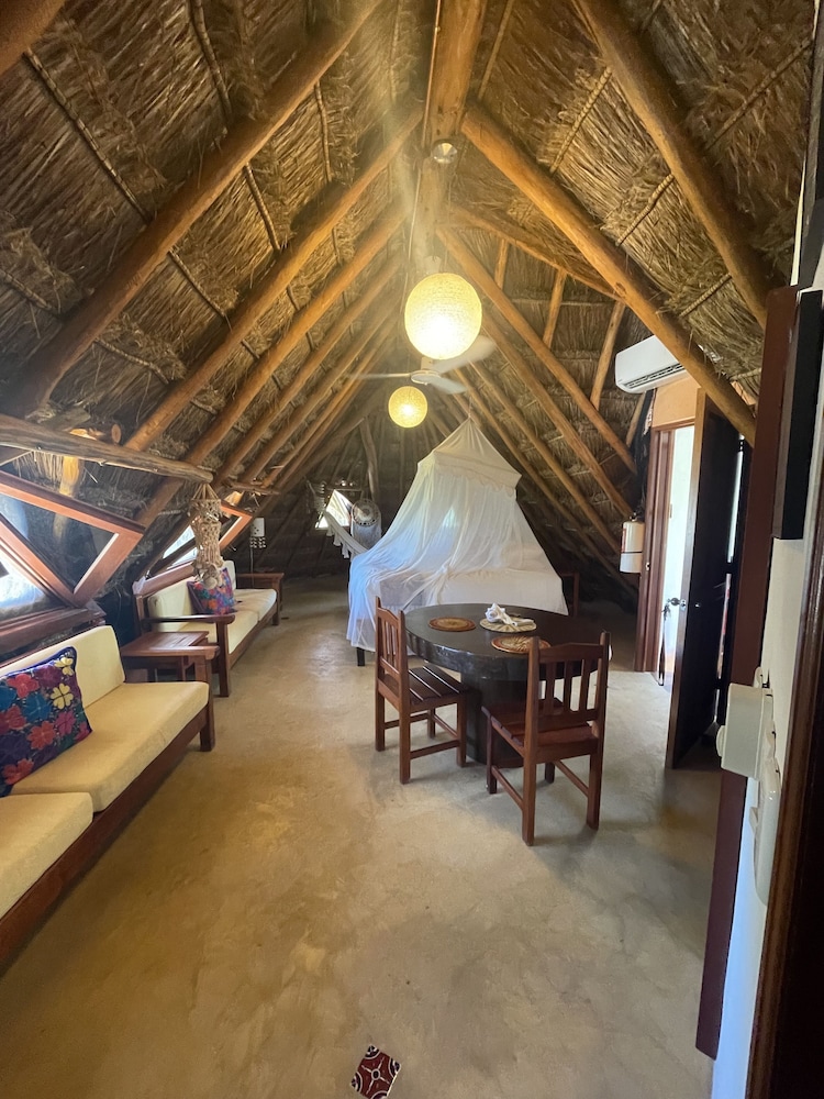 Romantic Double Room, 1 King Bed, Beach View, Tower photo 3