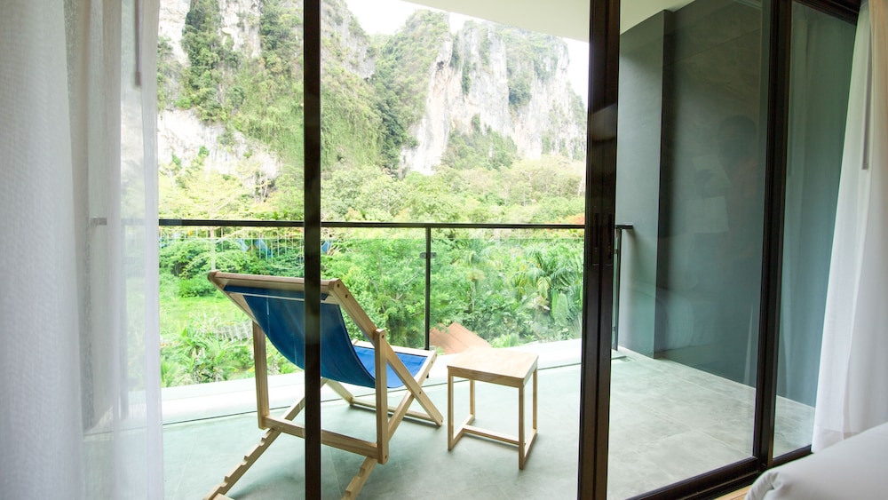 Deluxe Mountain View Room - Photo 2