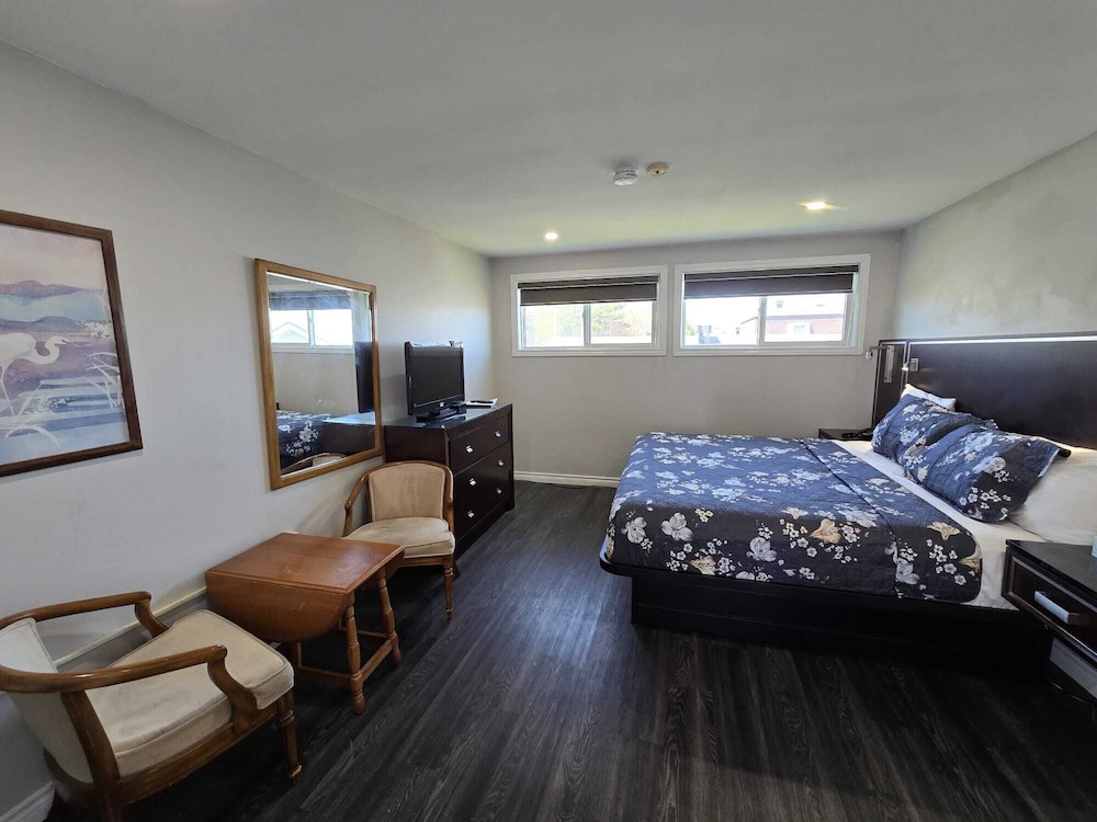 Standard Room, 1 King Bed, Kitchenette photo 2