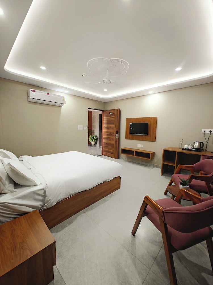 Luxury Double Room, City View