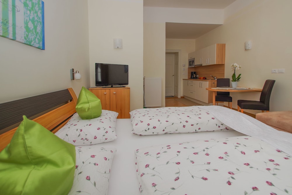 Romantic Apartment, Balcony, Garden Area