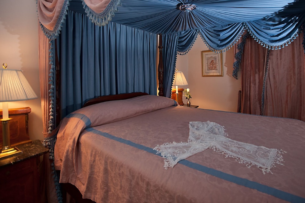 Deluxe Room, 1 Queen Bed - Photo 4