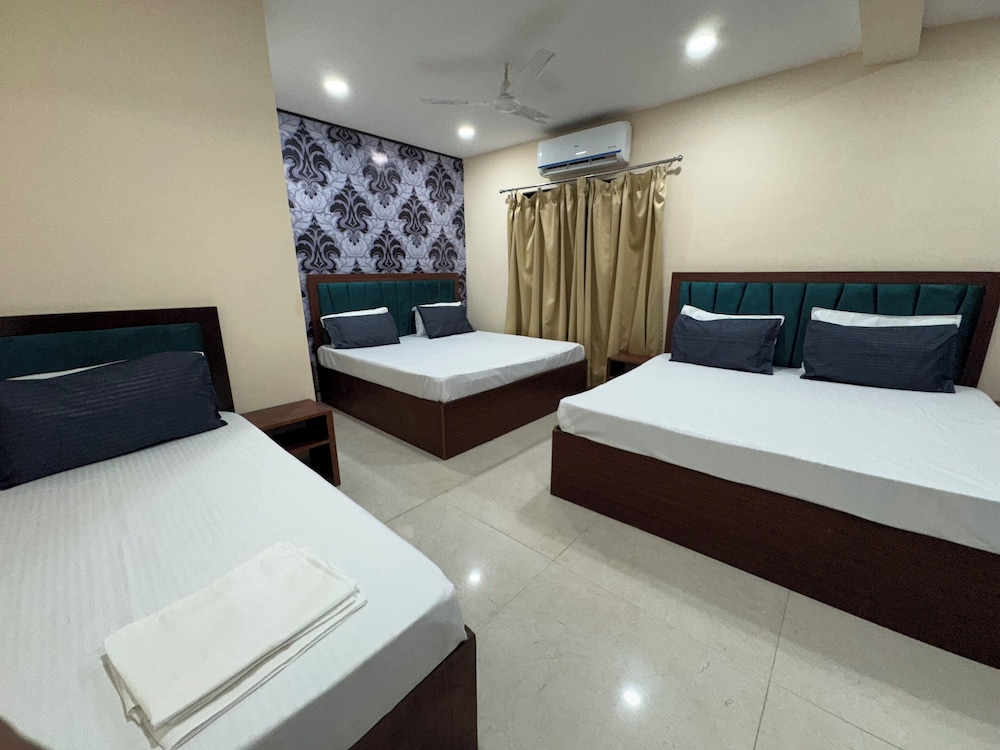 Deluxe Quadruple Room, City View photo 3