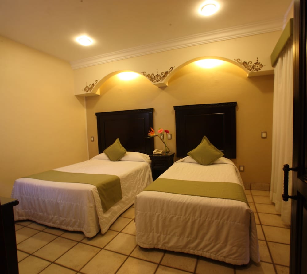 Quadruple Room - Photo 1