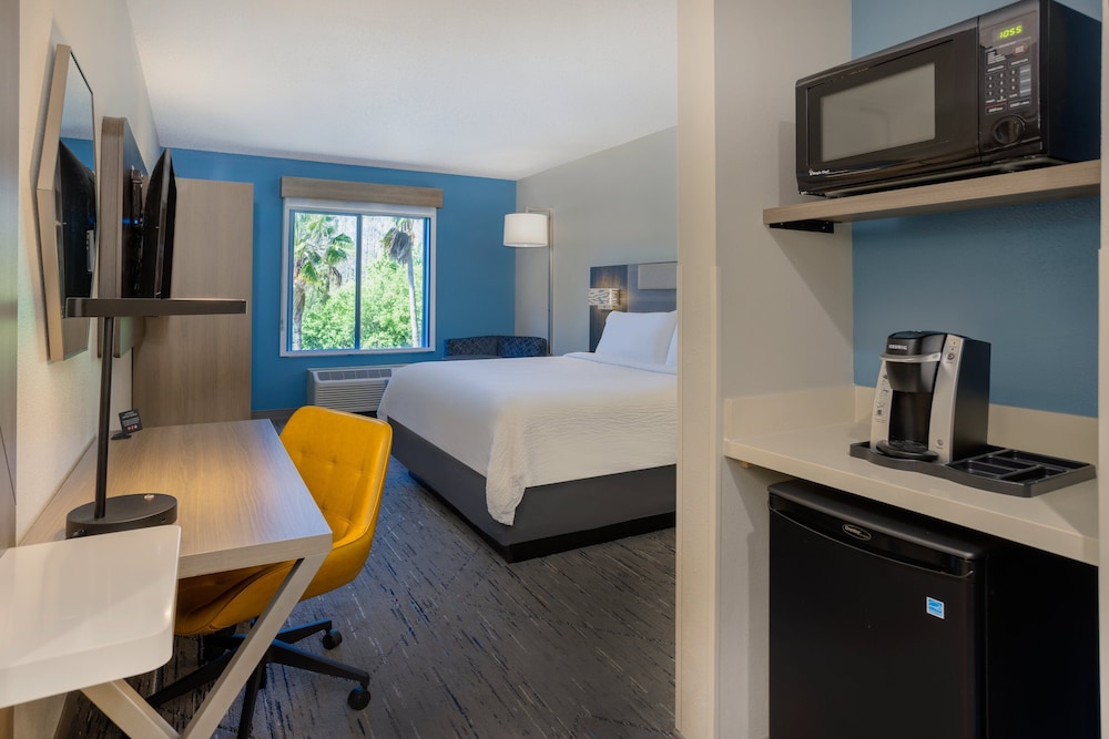 Standard Room, 1 King Bed, Accessible (Communication Accessible) - Photo 2