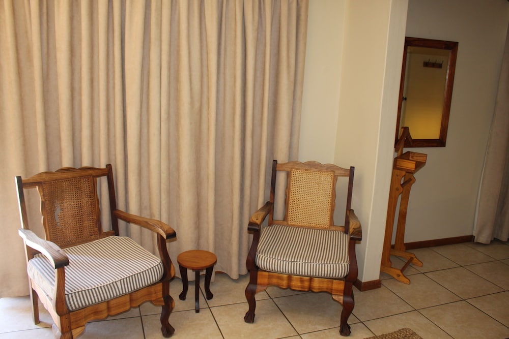 LUXURY ROOM 08