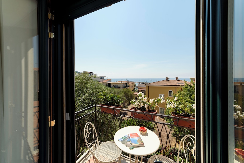 Deluxe Room, Garden View photo 2
