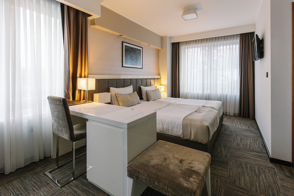 Junior Double or Twin Room, 1 Bedroom, Park View photo 3