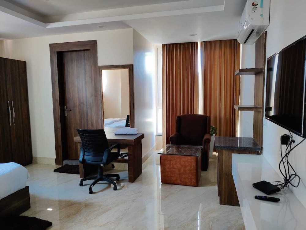 Deluxe Room - Photo 5