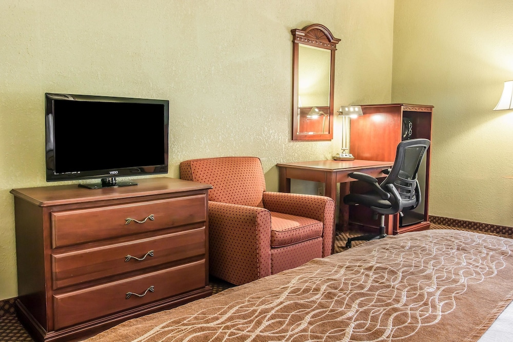 Standard Room, 1 King Bed, Non Smoking - Photo 4