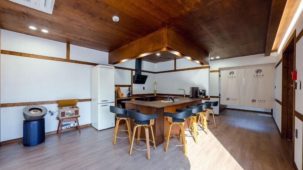 Room (Room C) - Photo 6