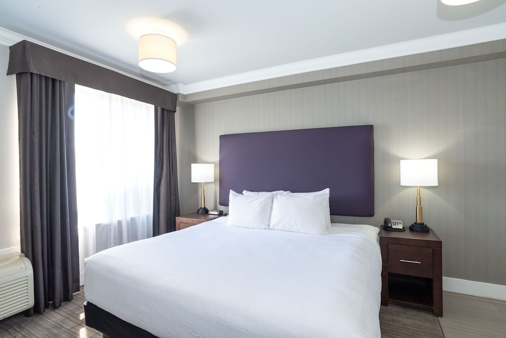Suite, 1 King Bed, Kitchen (Jacuzzi)